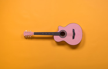 Fototapeta premium pink guitar on a yellow background