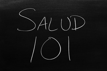 The words Salud 101 on a blackboard in chalk.  Translation: Health 101