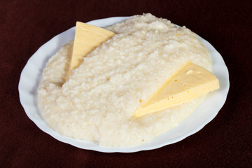 Hominy mamaliga porrige