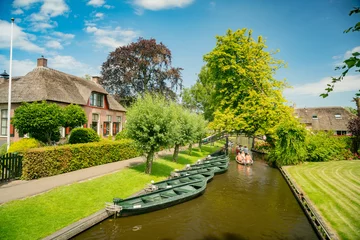 Plexiglas foto achterwand Beautiful canal view and traditional house of Giethoorn © Kit Leong