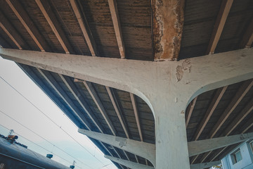 Obraz premium Abandoned at the train station