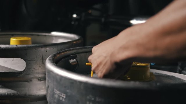 Putting the seal on the beer keg