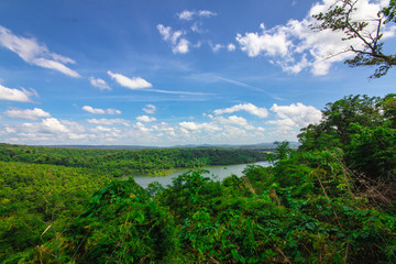 Pictures of mountains and rivers on a bright sky day