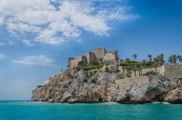Pueblo de Peñíscola visto desde el mar. Castellón. España.