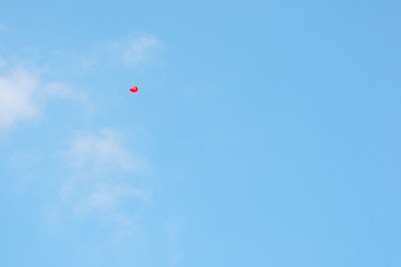 Fototapeta na wymiar Red balloon in the sky.
