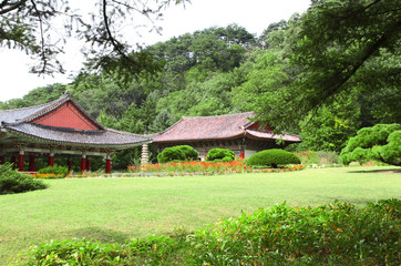 Obraz premium Pavilions in ancient Buddhist monastery Pohyon, North Korea