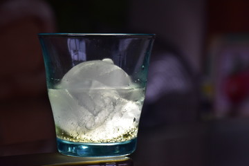 The light illuminates the drink in the quilt and the spherical ice hockey