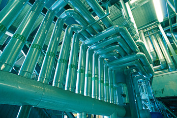 Obraz premium Industrial Steel pipelines, valves, cables and walkways