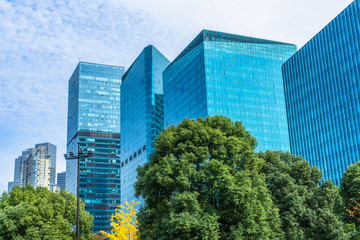 Plakat modern office building with green trees.