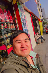 Obraz premium selfie Photo of Asian fat man traveler on the street in yiwu city china