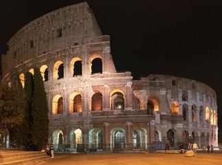 Naklejka premium Rome, Rome/Italy - April 10, 2018: Colosseum on an April Night in Rome