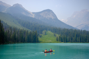 Fototapeta na wymiar Emerald Lake, Yoho National Park, British Columbia, Canada