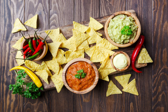 Mexican nachos with dip