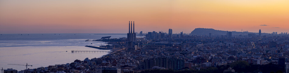 Fototapeta na wymiar panoramic sunset at barcelona