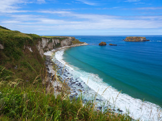 Die Atlantikküste an der Causeway Coastal Route in Nordirland