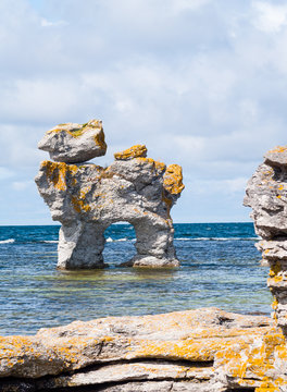 Gamle hamn raukomr&aring;de p&aring; Gotland F&aring;r&ouml;