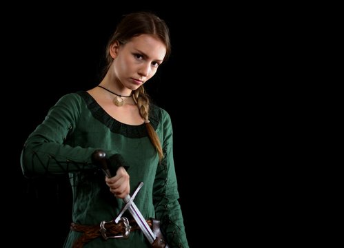 Burgfräulein mit Schwert