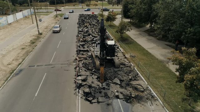 Overhaul of the road, flying around the place of repair

