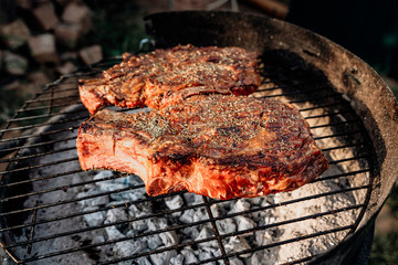 grilling tomahawk steak