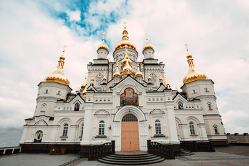 Fototapeta na wymiar Orthodox Church in Pochaiv 