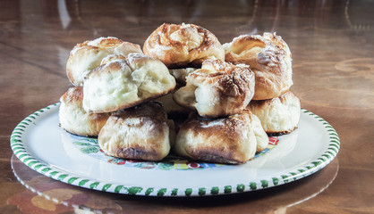 Домашняя выпечка на подносе