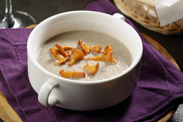 Cream soup with chanterelles mushrooms