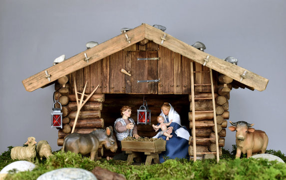 Weihnachtskrippe - Holzfiguren in Stoff gekleidet