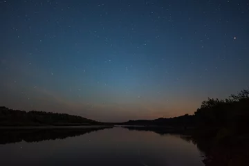 Rolgordijnen Rivier rivier Oka sterrennacht