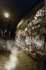 Fototapeta premium Dunkle Gasse in London