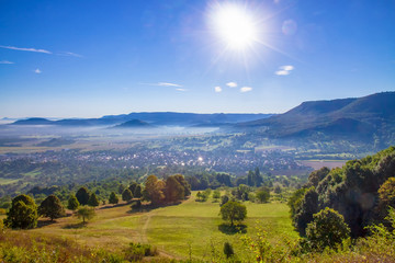 Morgensonne auf der schwäbischen Alb - Blick vom Hörnle auf Bissingen