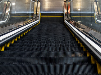 Fototapeta premium black escalator in the shopping Mall movement