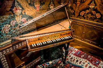 Intérieur et piano ancien