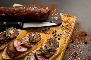 Tabla de embutido con pimentón 