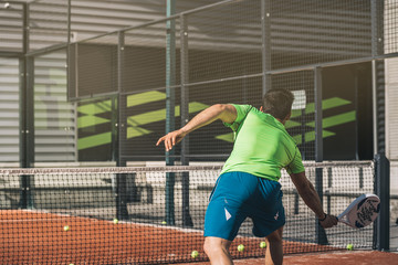 Obraz premium Man playing padel