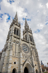 Fototapeta na wymiar Cathédrale Notre-Dame-de-l'Annonciation à Moulins sur Allier