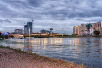 Naklejka premium Moscow region. July 6, 2018. Evening. Pavshinsky Bridge, the embankment of the Moskva River, Crocus City, the Government House, the Nikolsky Temple and the residential complex 