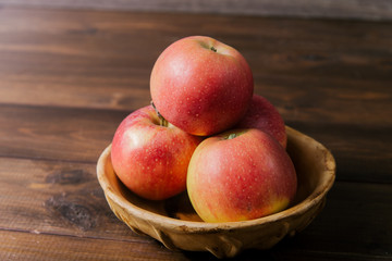 red apples