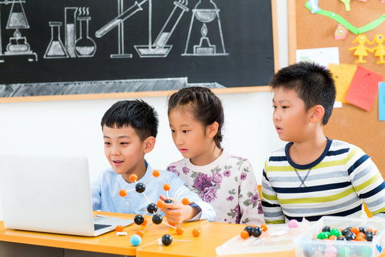 Elementary school students use computers in the classroom
