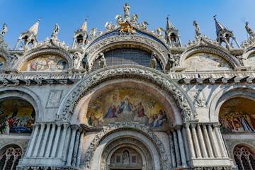 Fototapeta na wymiar Basilica di San Marco (Saint Mark's Cathedral) at sunrise in Venice, Veneto, Italy