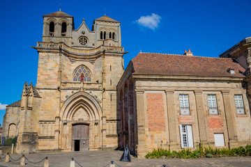 Fototapeta na wymiar Le Prieuré Saint-Pierre et Saint-Paul à Souvigny