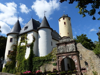 Burg Rittersdorf in der Eifel