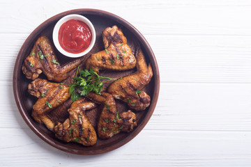 Grilled chicken wings with tomato sauce