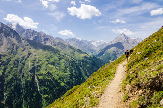 Panorama trail of Vent in the Oetztal Nature Reserve, Austria – This trail is part of the long distance hiking trail E5 crossing the European Alps from Germany to Italy. 