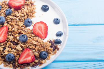 Chia yogurt with granola