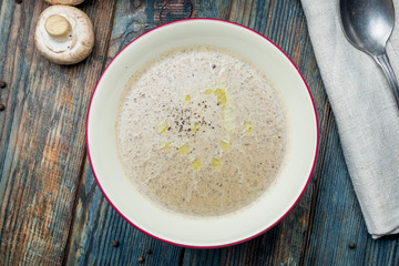 Cream soup of mushrooms