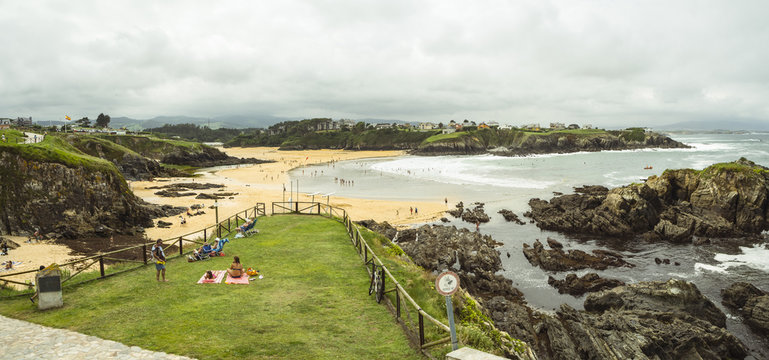 Vista panor&aacute;mica de playas en Tapia de Casariego, Asturias, verano de 2018