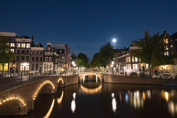 Fototapeta na wymiar 月とアムステルダム夜の風景