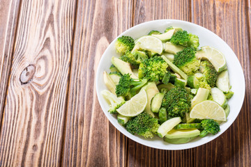 Green salad with avocado