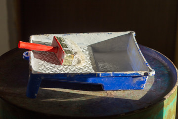 Brush for repairing a house during work