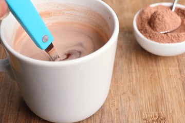 instant chocolate with powder